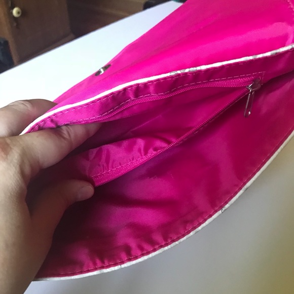 🛍 White Faux Animal Skin Clutch - Picture 4 of 5